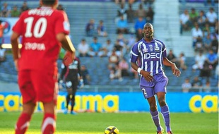 Blessé aux adducteurs en match amical au Togo, le défenseur du TFC rentre se soigner à Toulouse.