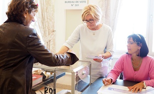 Dans le bureau de vote cannois 201, ce dimanche