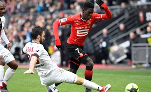 Ismaïla Sarr, ici contre Guingamp, subit en moyenne 3,5 fautes par match.