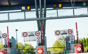 Les abonnements de télépéage permettent de faire un peu baisser la facture des automobilistes.