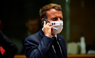 Emmanuel Macron au téléphone. (illustration)