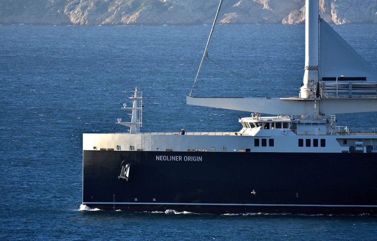 « Neoliner Origin », le plus gros cargo à voiles du monde est arrivé à Nantes