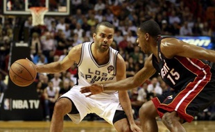Tony Parker a été étincelant lundi lors de la victoire de San Antonio à Charlotte (104-102) en signant, avec 20 points et 17 passes, son deuxième "double-double" en trois jours et en battant son record de passes en match.