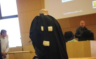 Illustration d'un avocat ici dans une salle d'audience du tribunal de grande instance de Rennes.