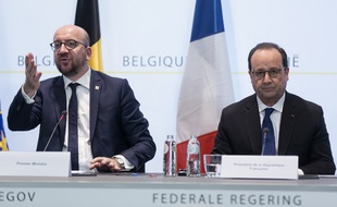 Le Premier ministre belge et le président français François Hollande lors d'une conférence de presse le 18 mars 2016, après l'arrestation de Salah Abdeslam à Bruxelles.