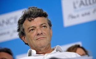 Le président du Parti radical, Jean-Louis Borloo, a appelé mercredi François Bayrou à choisir "l'alliance de la droite et du centre", au nom de la maîtrise des comptes publics, à la veille de l'annonce par le président du MoDem de son choix pour le second tour de la présidentielle