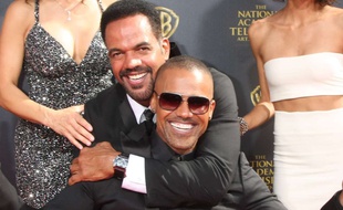 Kristoff St. John et Shemar Moore, frères à l'écran dans «Les Feux de l'amour», lors des Daytime Emmy Awards 2015