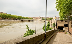 La Saône, actuellement en crue, est placée en vigilance jaune dans le centre de Lyon.