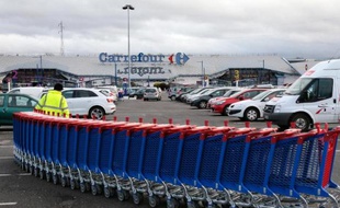Un supermarché Carrefour à Villiers-en-Bière, près de Paris