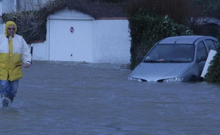 Les digues n'ont pas pu retenir la montée des eaux.