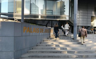 Entrée du Palais de justice de Grenoble