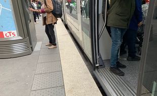 Illustration. Dans le tram. Strasbourg le 22 octobre 2019.