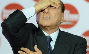 Le président du Conseil italien Silvio Berlusconi réagit pendant un meeting politique à Rome, le 26 mars 2010.