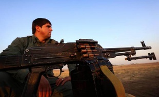 Un combattant peshmerga kurde sur la ligne de front dans le nord de l'Irak, le 5 octobre 2014