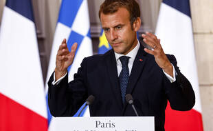 Le président français Emmanuel Macron s'est exprimé lors de la signature d'un nouvel accord de défense à l'Elysée le mardi 28 septembre 2021 à Paris.