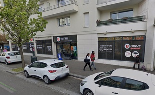 L'incident s'est produit ce mardi après-midi vers 14h30 dans le supermarché U Express de la rue Saint-Hélier à Rennes.