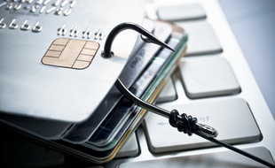 Faux professionnels, clients et plateformes web, certains arnaqueurs sont passés maîtres dans l'imitation afin de vous extorquer votre argent.