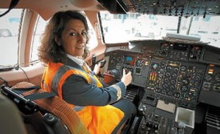 L'objectif est d'attirer plus de jeunes femmes dans les filières « masculines », comme l'aviation.