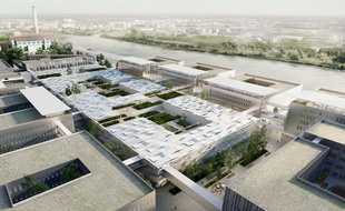 Le toit du plateau technique, au centre du site hospitalier.