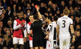 En tête jusqu'à cinq minutes de la fin, Arsenal a craqué en fin de match à Fulham (2-1) et perdu sa place dans le quatuor de tête au profit de Chelsea, vainqueur in extremis à Wolverhampton sur le même score, lundi lors de la 20e journée du Championnat d'Angleterre.