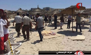 Capture d'écran de la chaîne Tunisia TV1, montrant la plage tunisienne touchée par l'attaque terroriste du 26 juin 2015.
