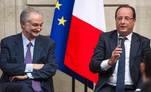 L'économiste Jacques Attali a présenté samedi à François Hollande une série de propositions prônant un "capitalisme patient", inscrivant son action sur le long terme et soucieux de préserver l'avenir, seule façon de parvenir à une société moins dépendante de la "tyrannie du précaire" et de la "myopie actionnariale".