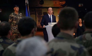 François Hollande s'est rendu le 10 décembre à Bangui (Centrafrique) pour rendre hommage aux deux soldats français tués la veille.