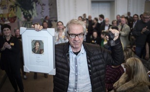 L'artiste suédois Lars Vilks reçoit le prix danois "Liberté de la presse", le 14 mars 2015 à Copenhagen