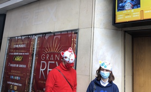Claude et Camille, fans « masqués » de père en fille, ont assisté à la première séance de «Demon Slayer » au Grand Rex à Paris