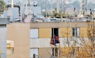Des antennes sur un toit aixois.