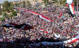 Des milliers de Syriens ont manifesté mardi leur soutien au président Bachar al-Assad dans l'est du pays, au moment où la répression du mouvement de contestation se poursuivait avec la mort de deux civils et l'arrestation de dizaines de personnes.