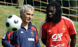 Le dernier match de préparation de l'équipe de France, mardi contre la Colombie au Stade de France, servira aux derniers contrôles techniques avant de partir en Suisse, le lendemain, dans l'ombre du psychodrame qui se noue autour de Patrick Vieira, incertain pour l'Euro-2008.