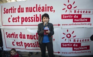 L'ex-ministre française de l'Environnement Corinne Lepage, candidate à l'élection présidentielle de 2012, a déploré lundi à Durban (Afrique du Sud) qu'en France, les politiques "se foutent complètement" des négociations en cours sur le réchauffement climatique.