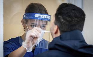 Un test PCR à Berlin, le 8 octobre 2020.