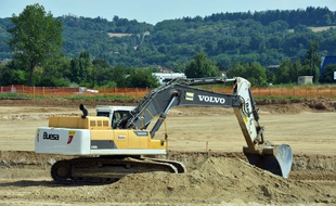 C'est lors de travaux réalisés à l'aide d'une pelleteuse chez un particulier que les pièces ont été découvertes.