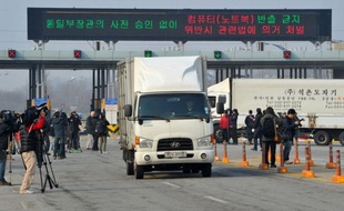 La Corée du Nord a annoncé lundi qu'elle allait retirer les 53.000 employés nord-coréens qui travaillent sur le complexe industriel intercoréen de Kaesong, sur son territoire, et le fermer temporairement.