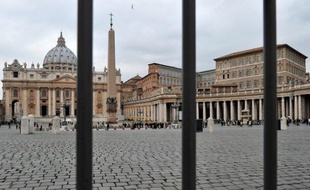 Le Vatican, en pleine tempête "Vatileaks", a laissé jeudi la presse internationale pénétrer dans son Institut pour les oeuvres de religion (IOR), objet de tous les fantasmes, pour tenter de la persuader qu'il n'est que le bras financier de ses oeuvres de charité.