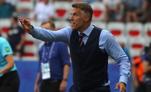 Phil Neville ne gagne plus avec ses Lionesses.