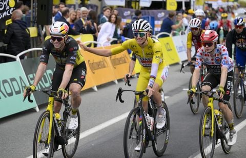 Séance photo et opération escargot en tête de peloton... Suivez la dernière étape...