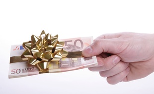 En famille, la donation d'argent ou de biens bénéficie d'une fiscalité très avantageuse.
