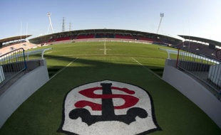 Le Stade Toulousain a connu un voyage mouvementé jeudi pour rejoindre Gloucester, où il dispute vendredi un match décisif de Coupe d'Europe, contraint de changer d'avion après que la porte de secours du premier appareil se fut décrochée avant le décollage.