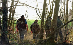 Le père de famille dont la disparition dimanche soir en Vendée avec ses deux filles de 11 et 5 ans est jugée "particulièrement inquiétante" par les enquêteurs, reste introuvable