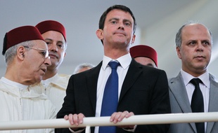 Archives. Inauguration de la grande mosquée de Strasbourg en présence du ministre de l'intérieur. Strasbourg le 27 09 2012. Ahmed Toufik ministre des affaires religieuses du Maroc (g) Manuel Valls (c) et Said Aala (d) président de l association de la grande mosquée