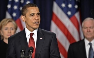 Le président américain Barack Obama a placé vendredi le Pakistan au coeur de sa nouvelle stratégie pour l'Afghanistan, prévoyant un effort civil et militaire accru mais aussi une aide financière en hausse pour Islamabad, afin de vaincre le réseau terroriste Al-Qaïda.