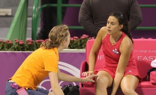 La Française Marion Bartoli, tête de série N.5 et 7e joueuse mondiale, a été contrainte à l'abandon victime de crampes samedi en demi-finale du tournoi de Doha (Qatar) contre l'Australienne Samantha Stosur, tête de série N.3 et 5e mondiale.