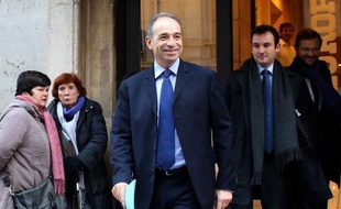 Les camps Copé et Fillon semblaient irréconciliables jeudi et le psychodrame à l'UMP a tourné au grand déballage de "turpitudes", une crise aiguë que tentera d'apaiser Alain Juppé, appelé à la rescousse pour jouer les médiateurs.