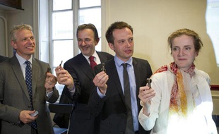 Le 29 mai 2013. Les 4 candidats a la primaire UMP, Franck Margain, Jean-Francois Legaret, Nathalie Kosciusko-Morizet et Nathalie Kosciusko-Morizet presentent la cle electronique qui est censee eviter les fraudes lors du vote.