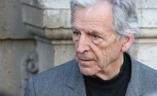 Costa-Gavras, aux funérailles de Régine Desforges, à Paris, le 10 avril 2014.