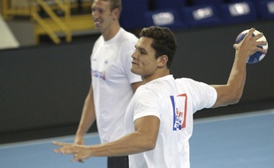 Florent Manaudou s'exerce aux tirs en 2012