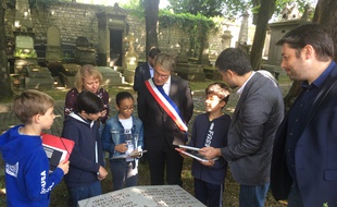 Des élèves de l'école élémentaire Arago (XXe arrondissement) testent l'application